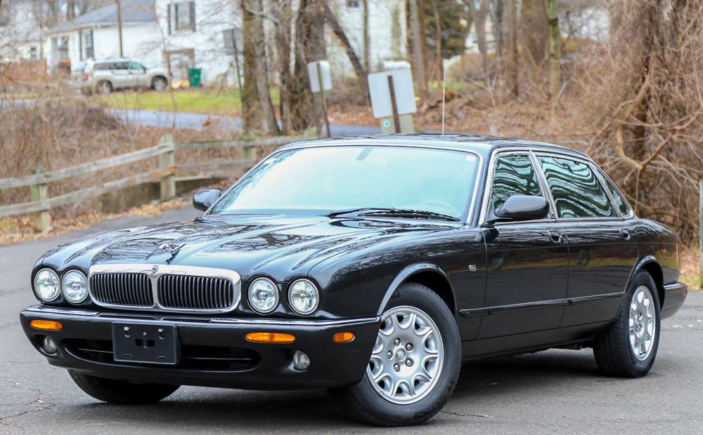 2001 Jaguar XJ8 L – well kept